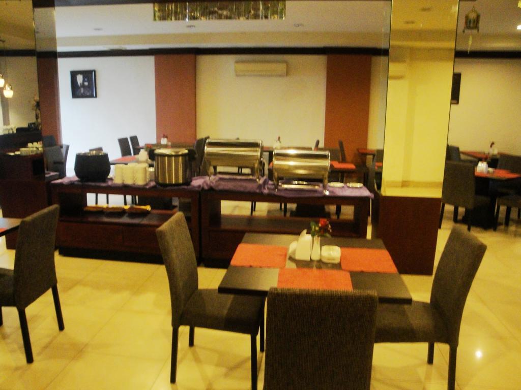 Imperial Hotel Kendari Exterior foto