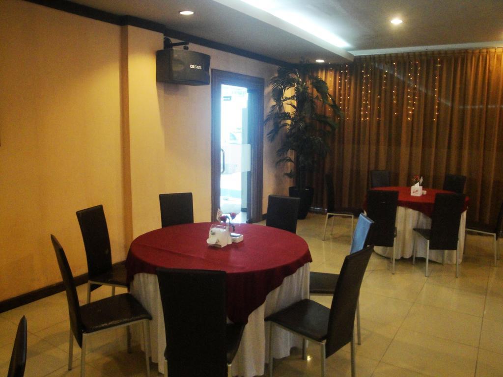 Imperial Hotel Kendari Exterior foto