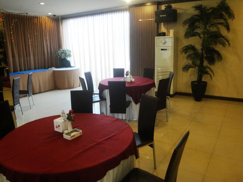Imperial Hotel Kendari Exterior foto