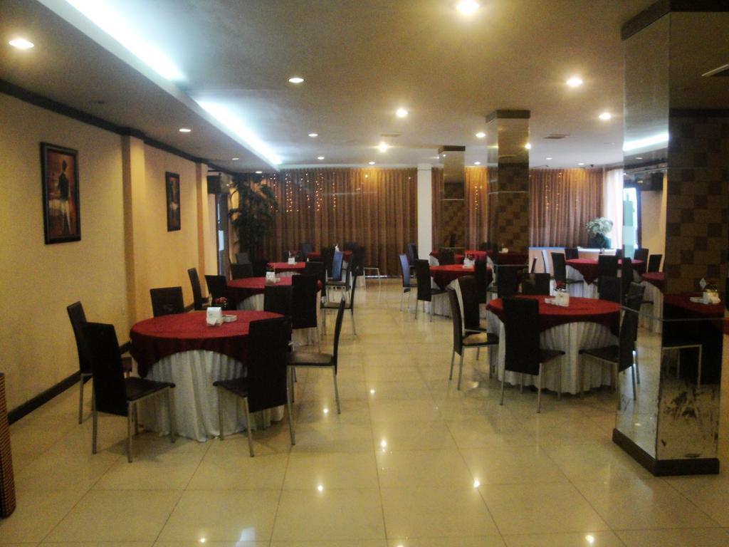 Imperial Hotel Kendari Exterior foto