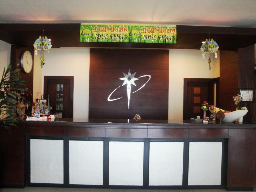 Imperial Hotel Kendari Exterior foto