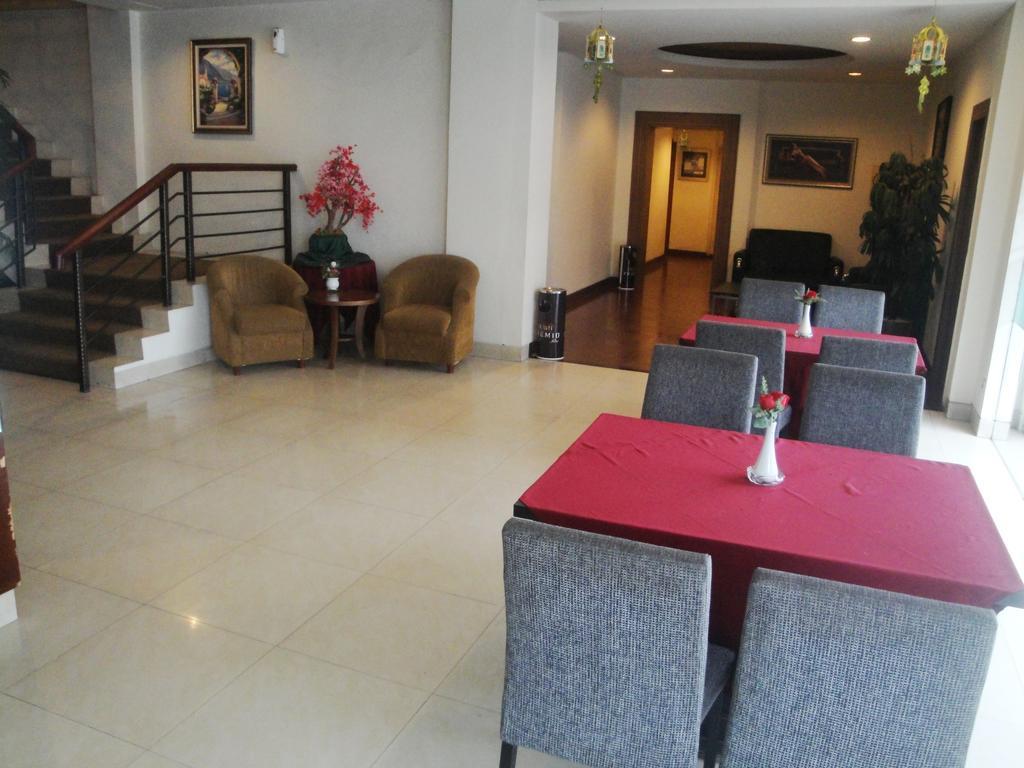 Imperial Hotel Kendari Exterior foto