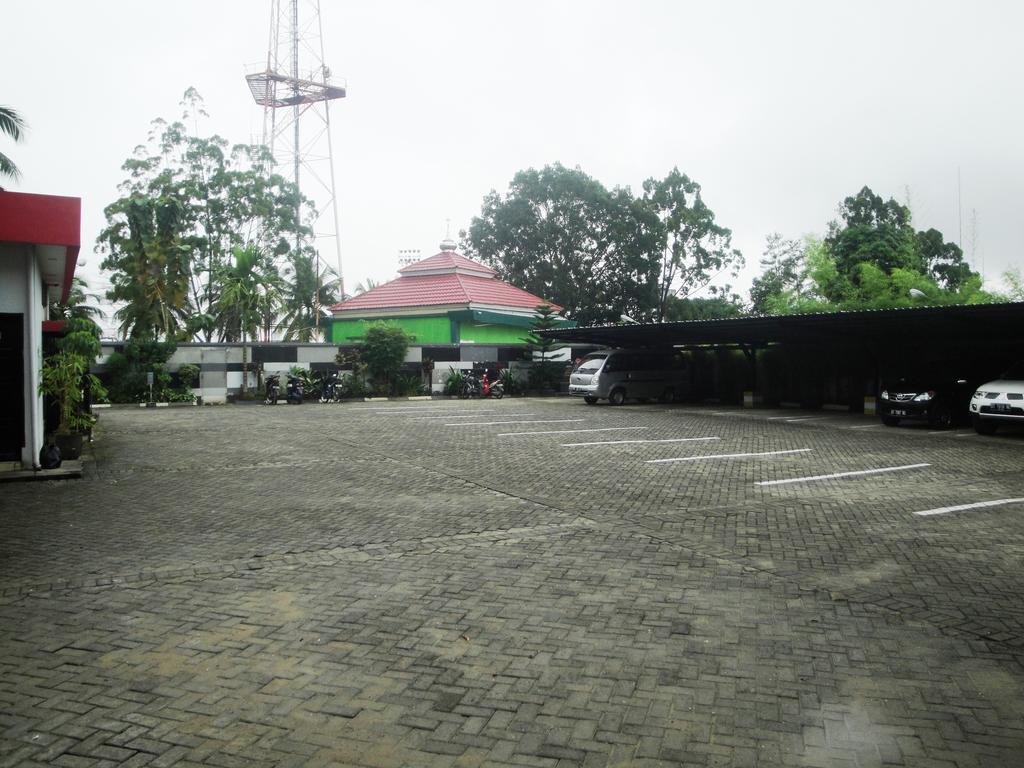 Imperial Hotel Kendari Exterior foto