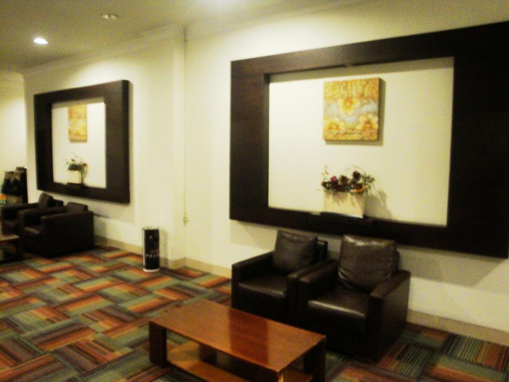 Imperial Hotel Kendari Exterior foto