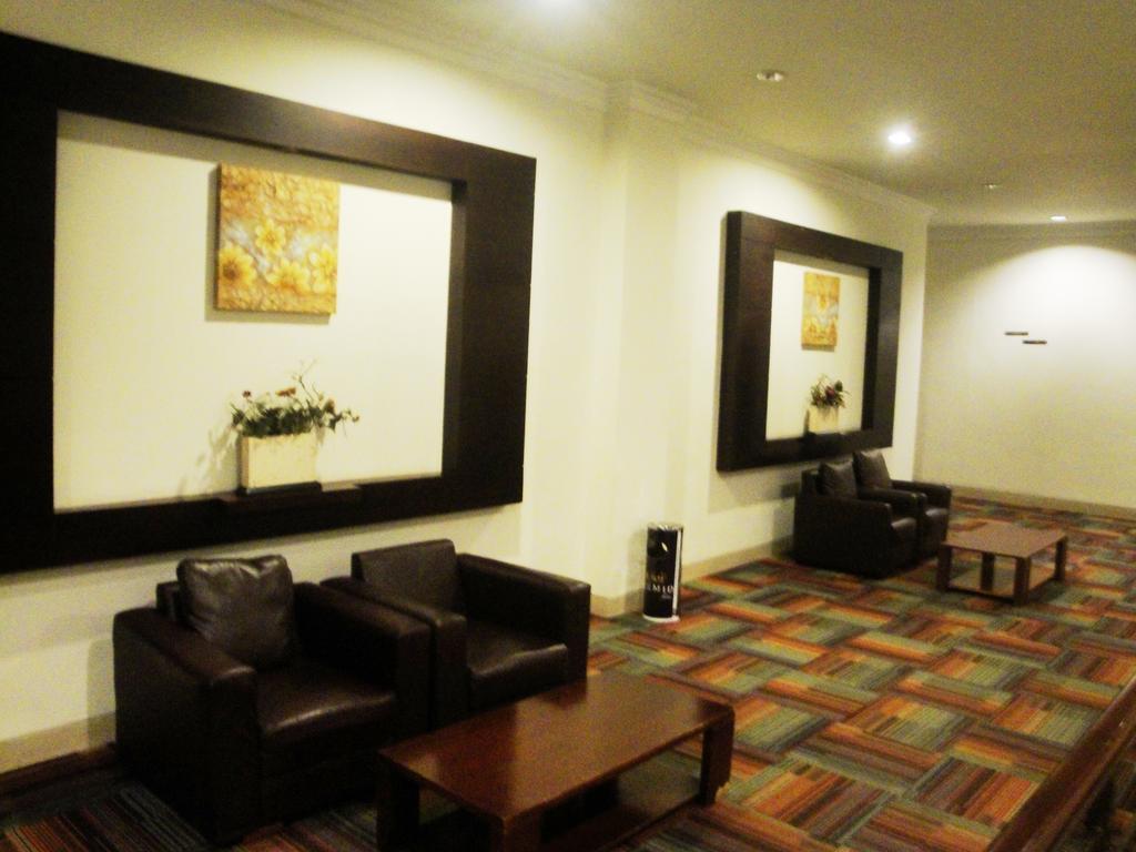 Imperial Hotel Kendari Exterior foto