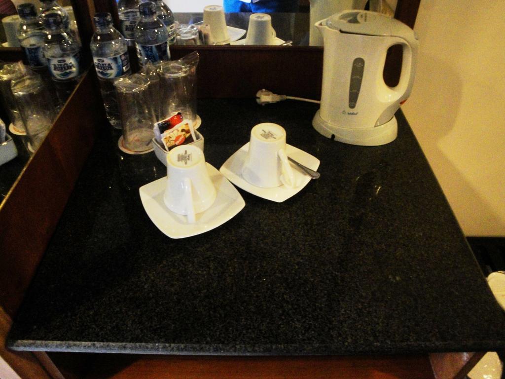 Imperial Hotel Kendari Quarto foto