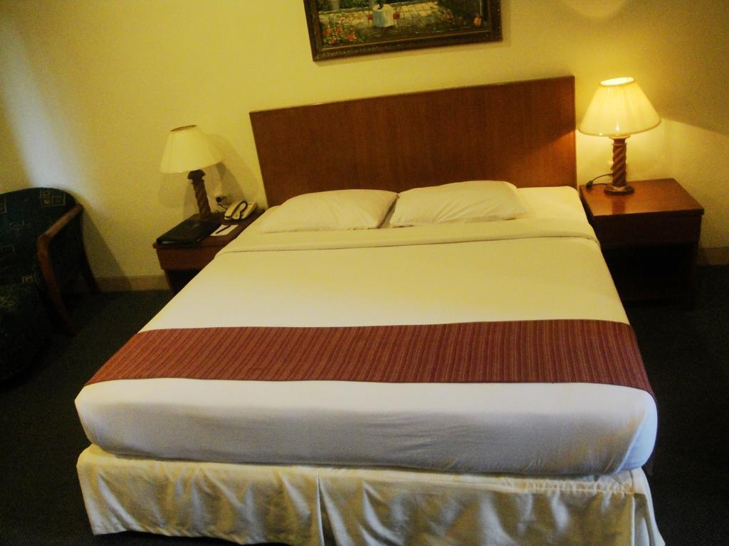Imperial Hotel Kendari Quarto foto