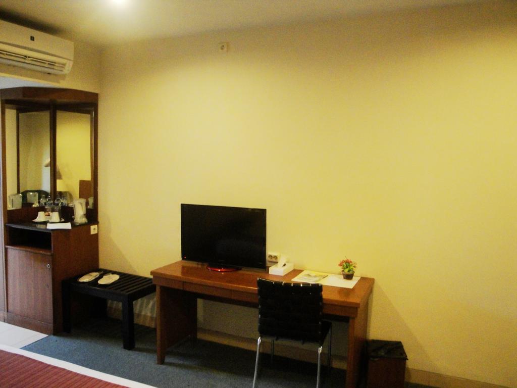 Imperial Hotel Kendari Quarto foto