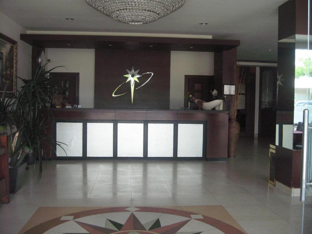 Imperial Hotel Kendari Exterior foto