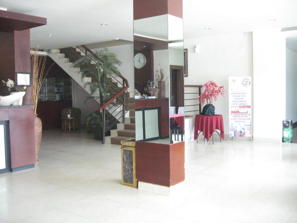 Imperial Hotel Kendari Exterior foto
