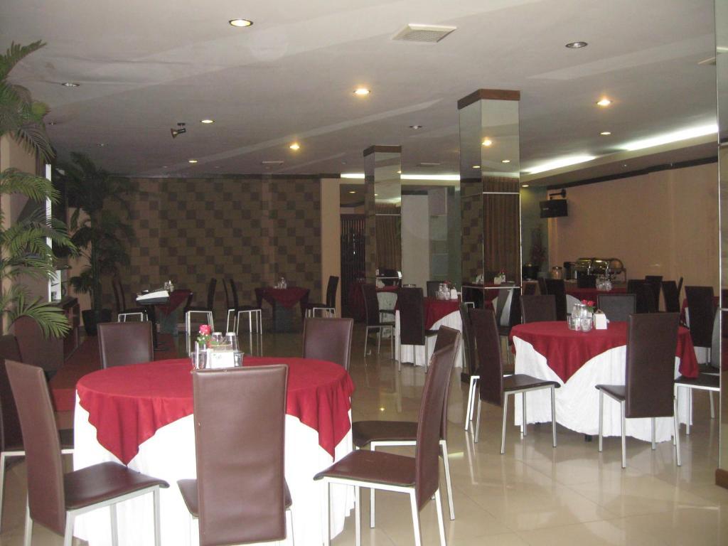 Imperial Hotel Kendari Exterior foto