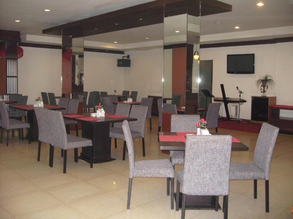 Imperial Hotel Kendari Exterior foto