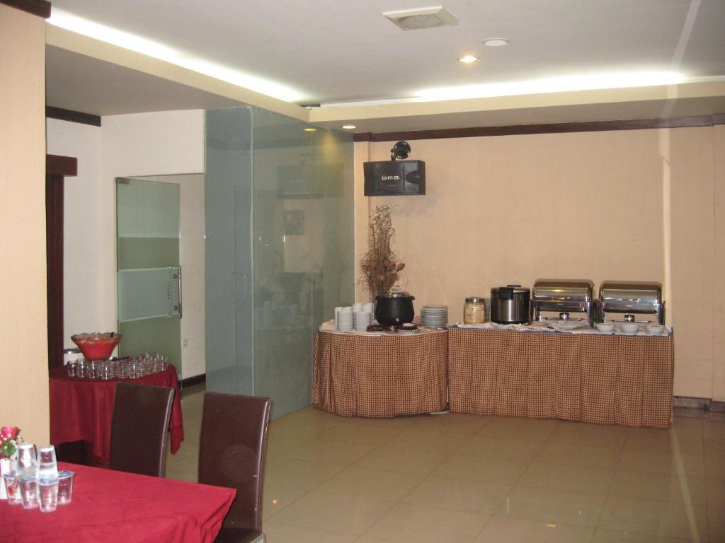 Imperial Hotel Kendari Exterior foto